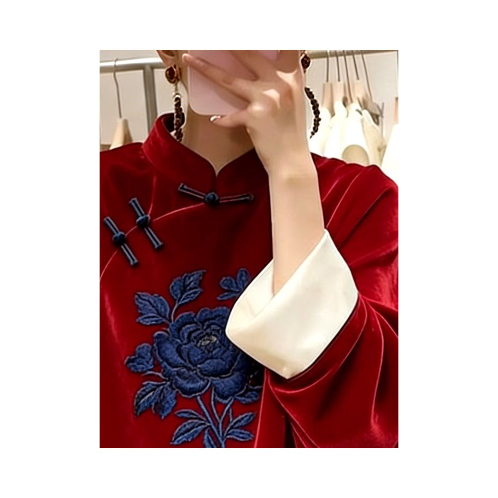 New Chinese style stand up collar velvet fashionable western style top for women red long sleeved with buckle light luxury and high end feeling 2026 new style image 4