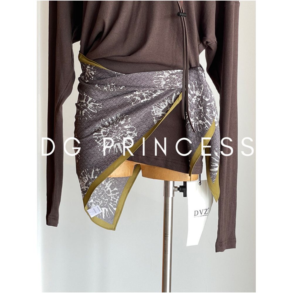Limited quantities of original export items from South Korea Retro old money style fashionable silk scarves printed triangular scarves butt curtains layered accessories image 4