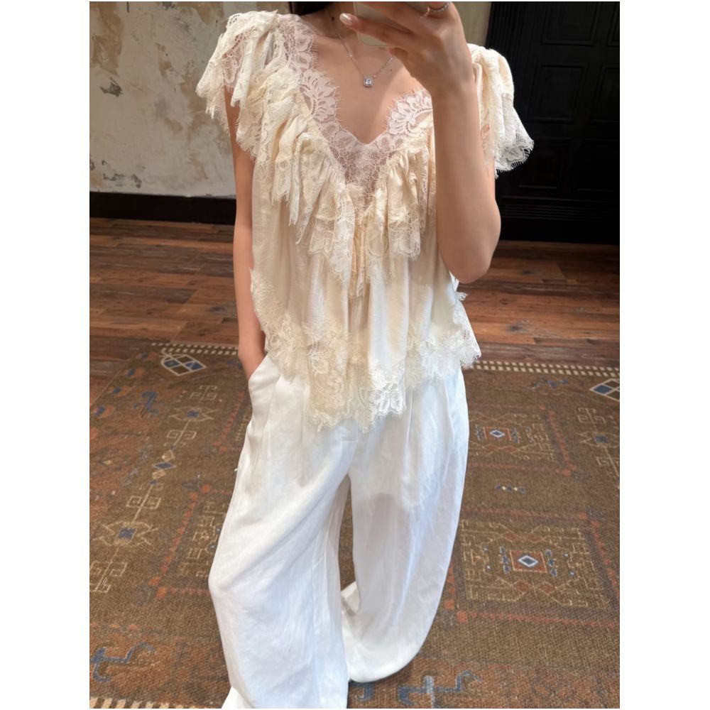 NAOMI Heavy duty unique high end temperament youthful and versatile court style lace patchwork loose slimming top for women image 1