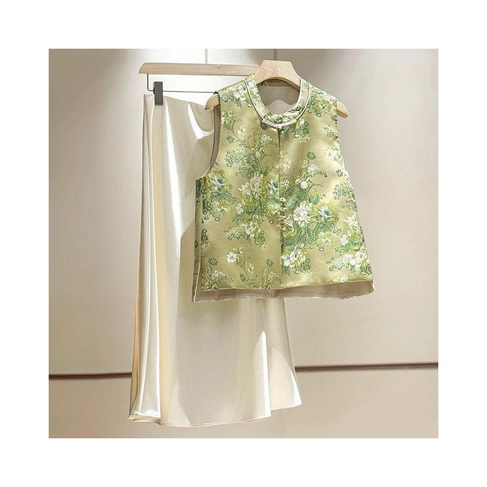 2025 Hot Selling Retro Style Jacquard Tang Style Vest with Chinese Fold Buttons New Chinese Style Top for Petite Figures image 1
