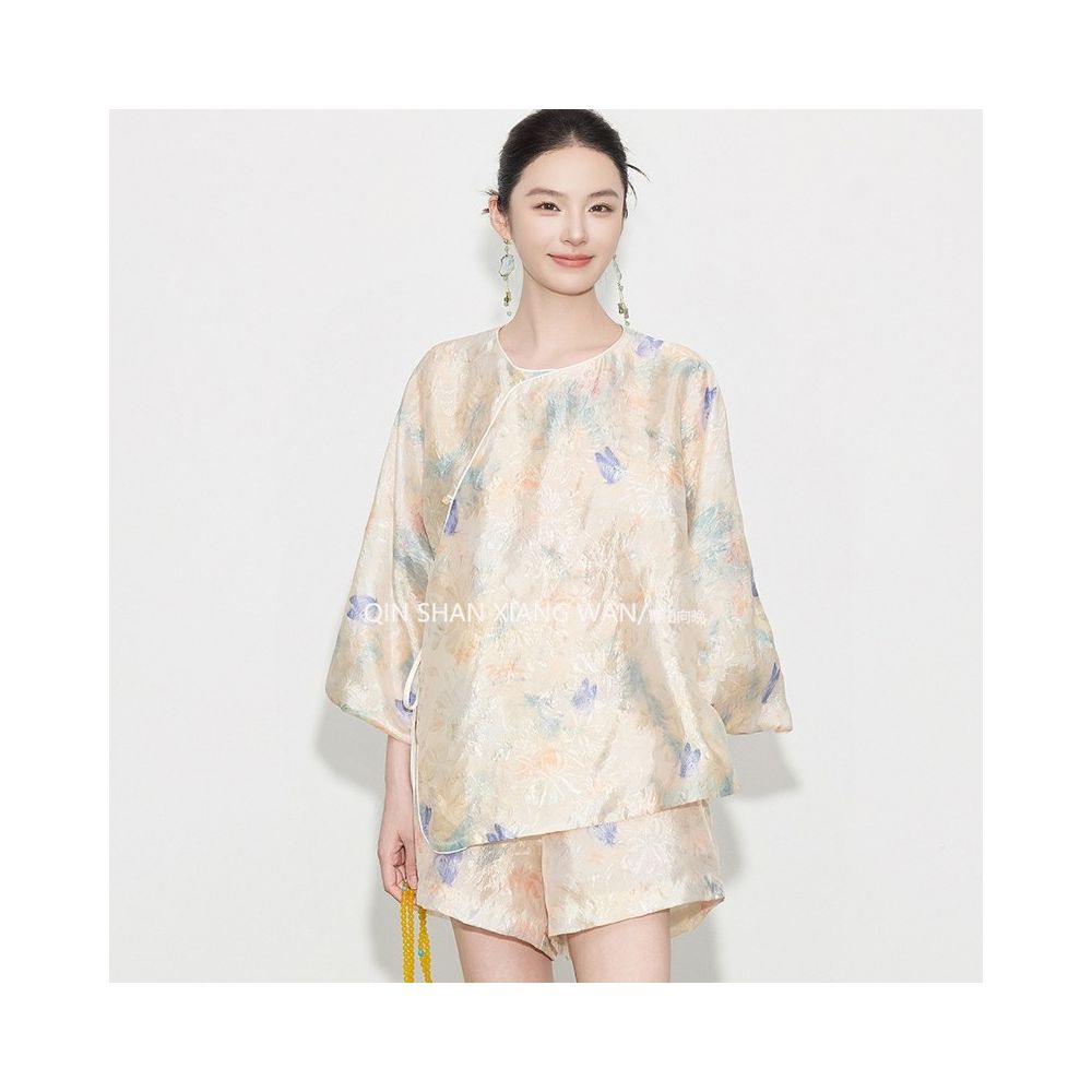 Fengxin Summer Light Chinese Style New Chinese Style Aging Jacquard Top Exquisite Western Style Loose Shorts Two Piece Set image 2