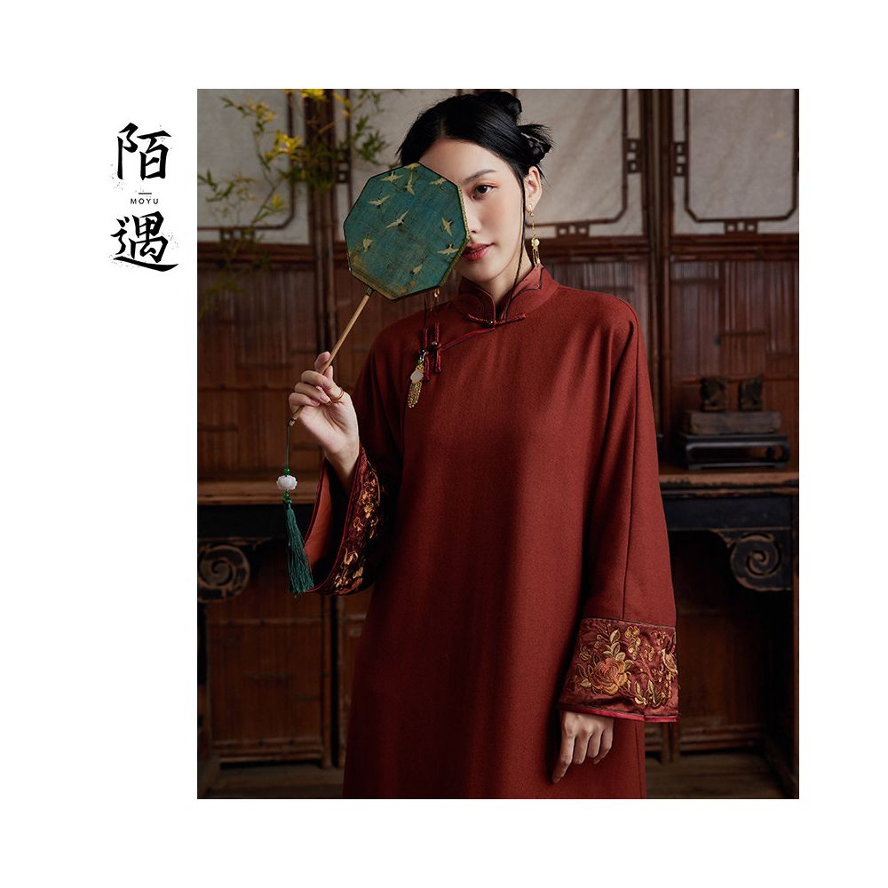Moyu 2025 Autumn New Chinese Style Retro Improved Traditional Cheongsam Embroidered Loose Woolen Chinese Dress image 3