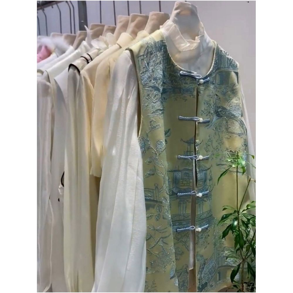Counter withdrawal 2025 early autumn new style new Chinese style retro temperament unique green vest sleeveless jacket for women image 1