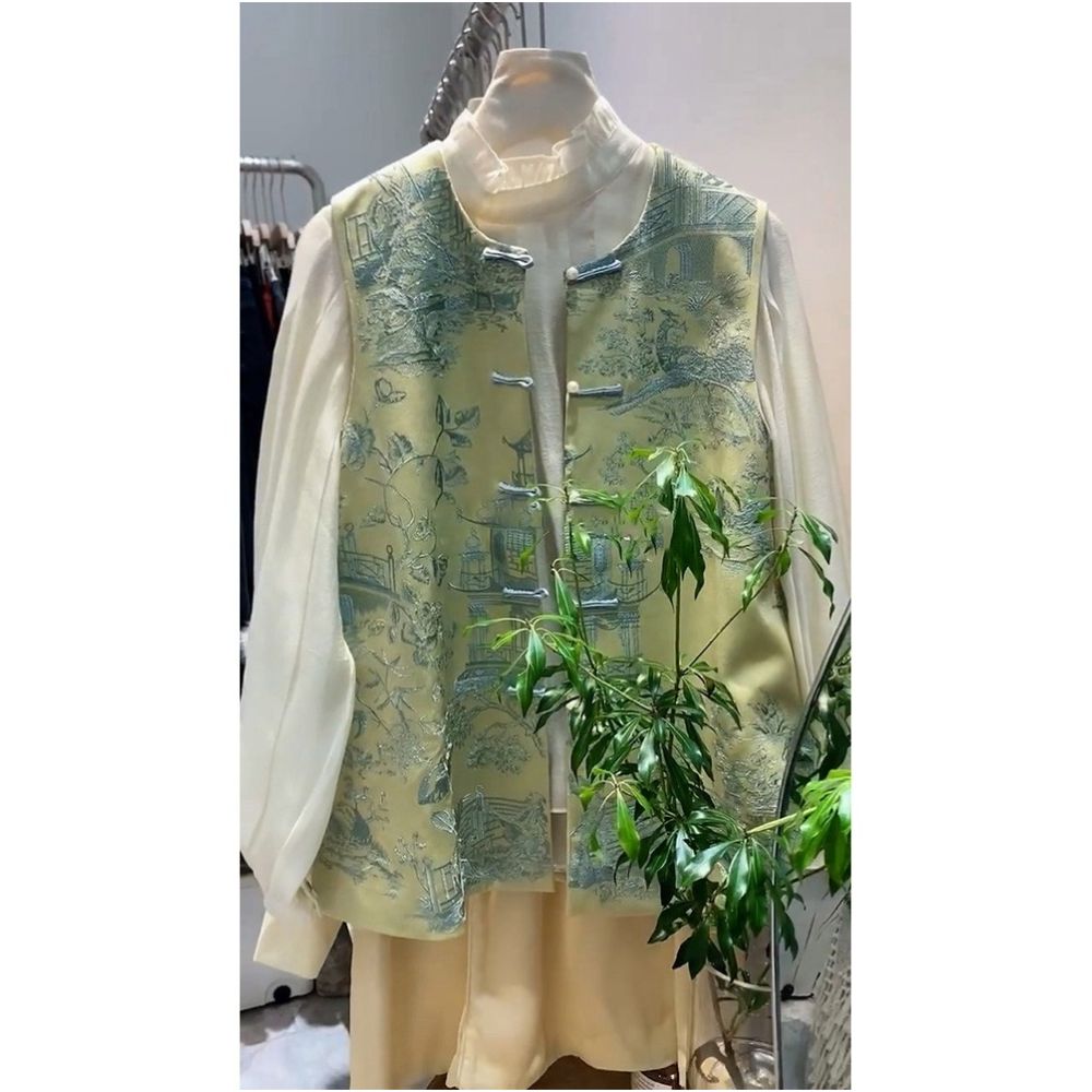 Counter withdrawal 2025 early autumn new style new Chinese style retro temperament unique green vest sleeveless jacket for women image 2