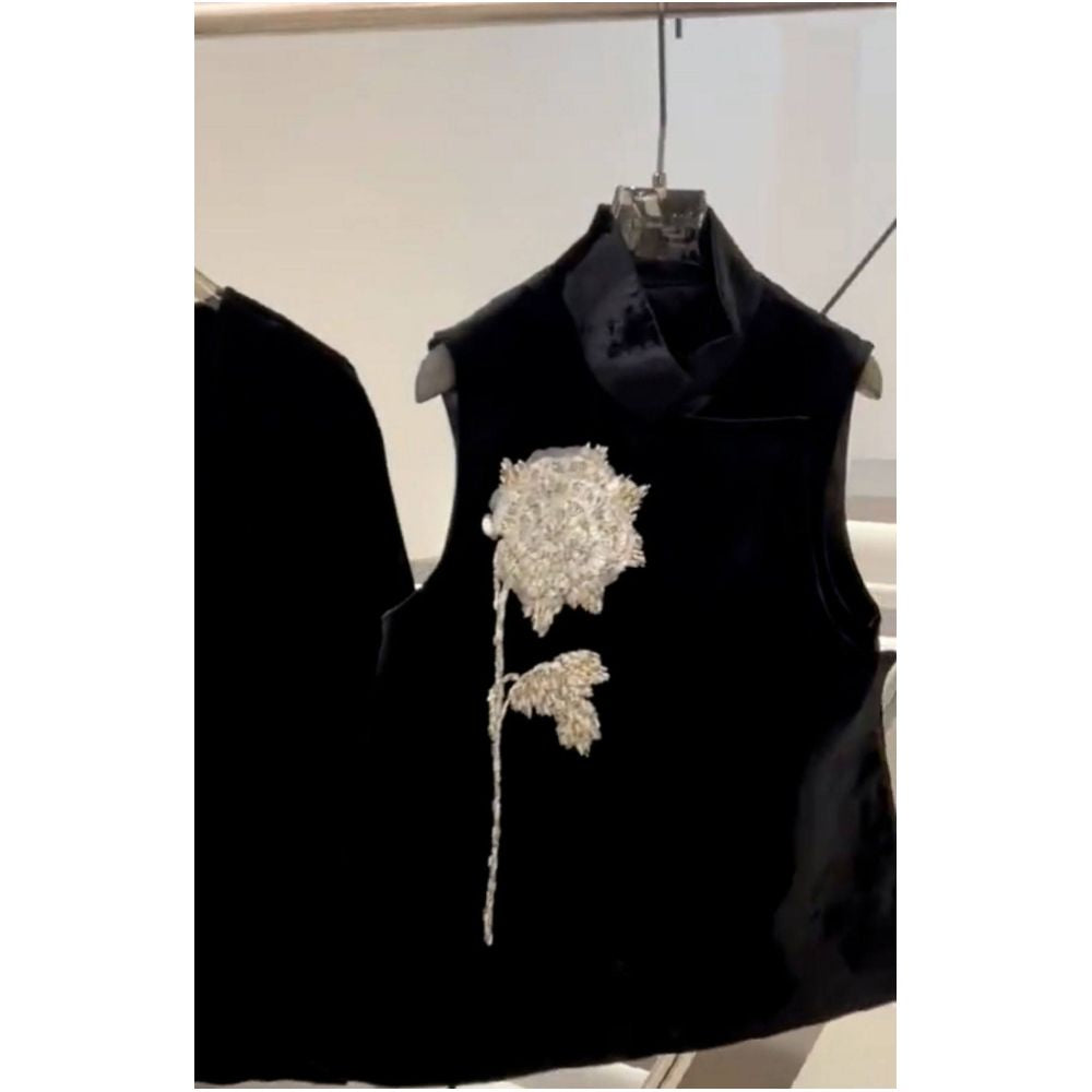 S Andro Madge 2026 Spring New Style New Chinese Luxury Black Embroidered Flower Sleeveless Top for Women image 5