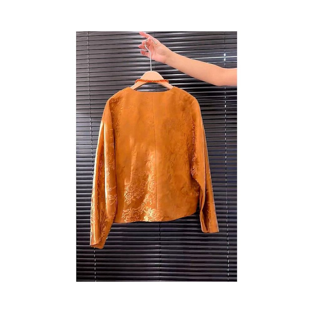 New Chinese style high end design has a great sense of beauty 2025 autumn and winter new style buckle Tang suit orange red Song brocade jacket for women image 2