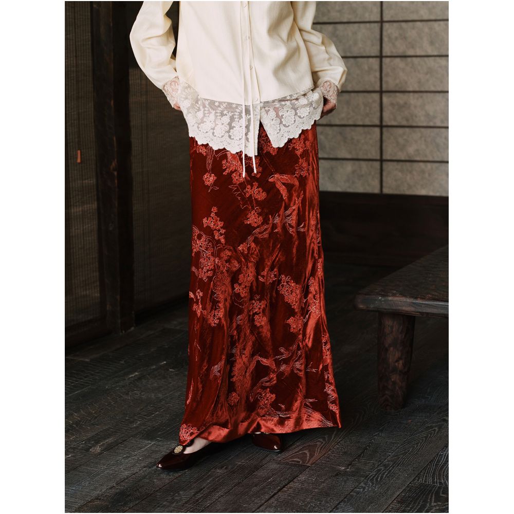 Nian Twelve will drink embroider silk velvet red micro fish tail long skirt with slits and create a new Chinese style half skirt image 0
