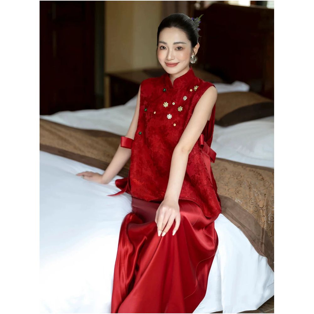 Jinhe Morning Robe Female Bride New Chinese Retro Cheongsam Toasting Dress Red 2025 New Engagement Morning Photography Dress image 0