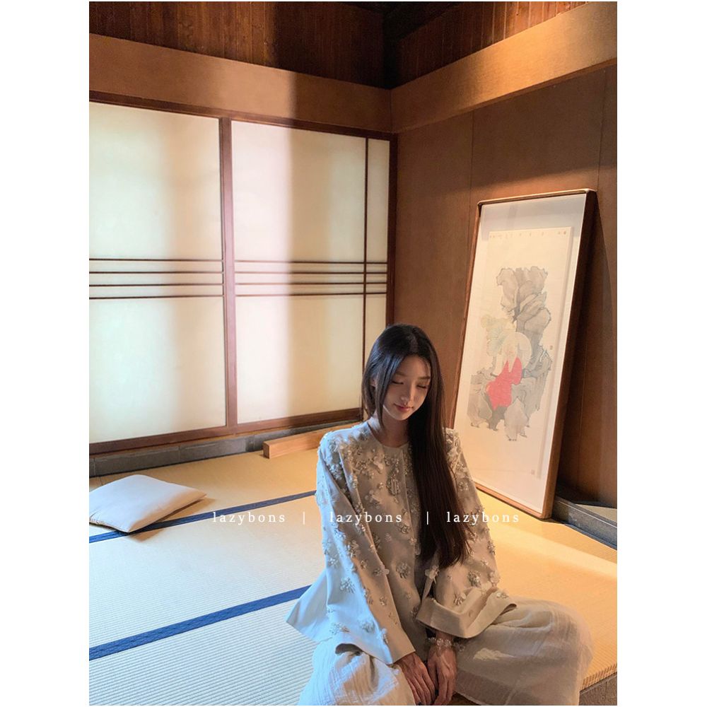 New Chinese style short jacket for women in autumn and winter light luxury high end and luxurious exuding the temperament of a noblewoman Heavy duty beaded embroidered cloak with Chinese style embroid image 2