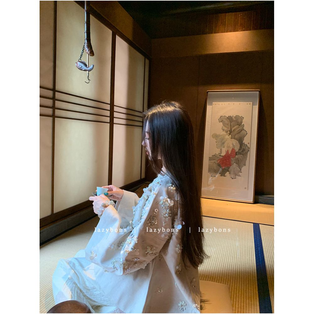 New Chinese style short jacket for women in autumn and winter light luxury high end and luxurious exuding the temperament of a noblewoman Heavy duty beaded embroidered cloak with Chinese style embroid image 4