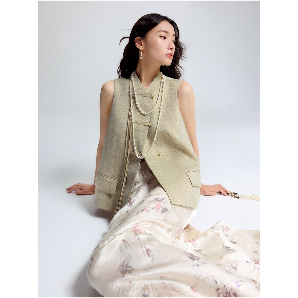 MR 99 Yueran Freeze Frame New Chinese style flowing gold silk linen jade ribbon buckle vest shorts set image 4