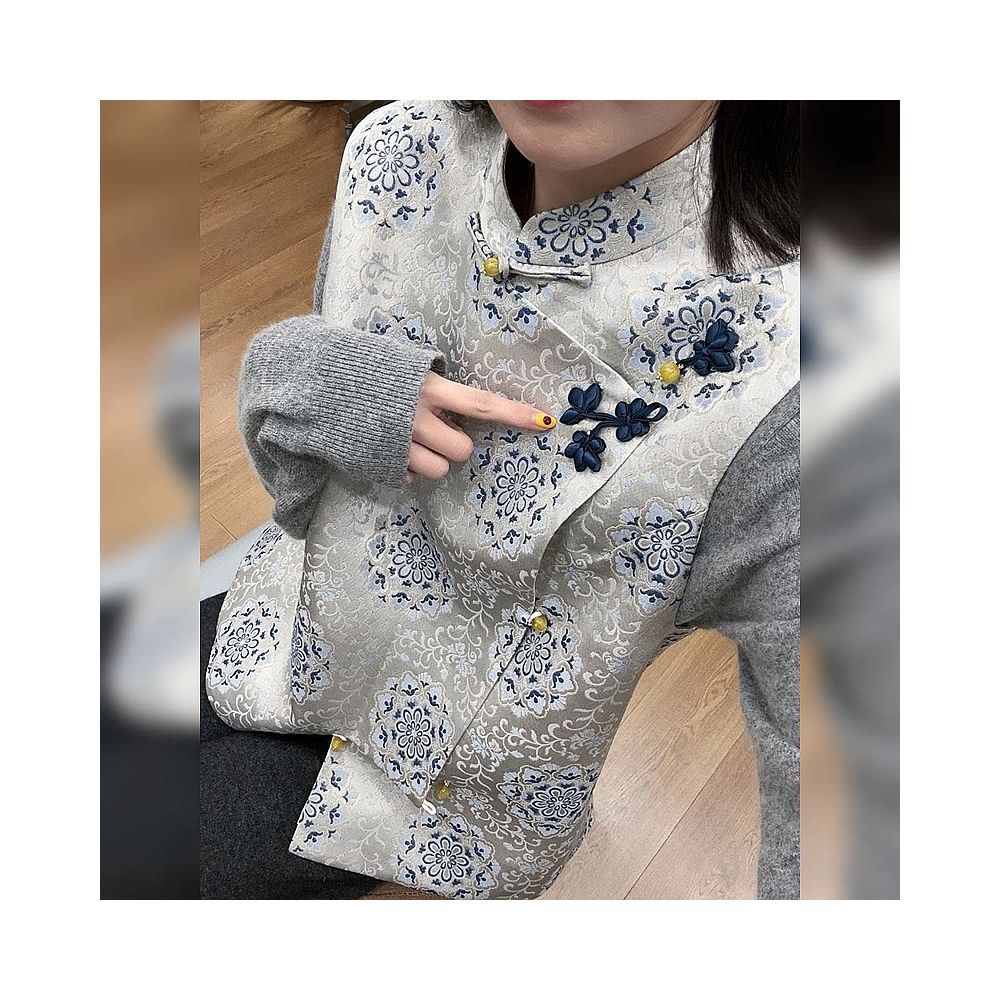 Light luxury temperament retro gray new Chinese style vest women s spring and autumn new unique niche jacquard Tang style top image 0