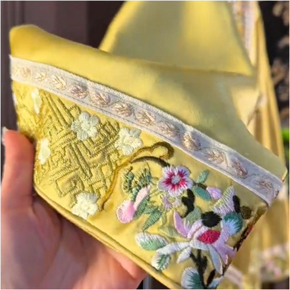 New Chinese Style Elegant Satin Embroidered Coat for Women in Autumn 2025 Large Round Collar Double Collar Plate Buckle Unique Top Trendy image 4