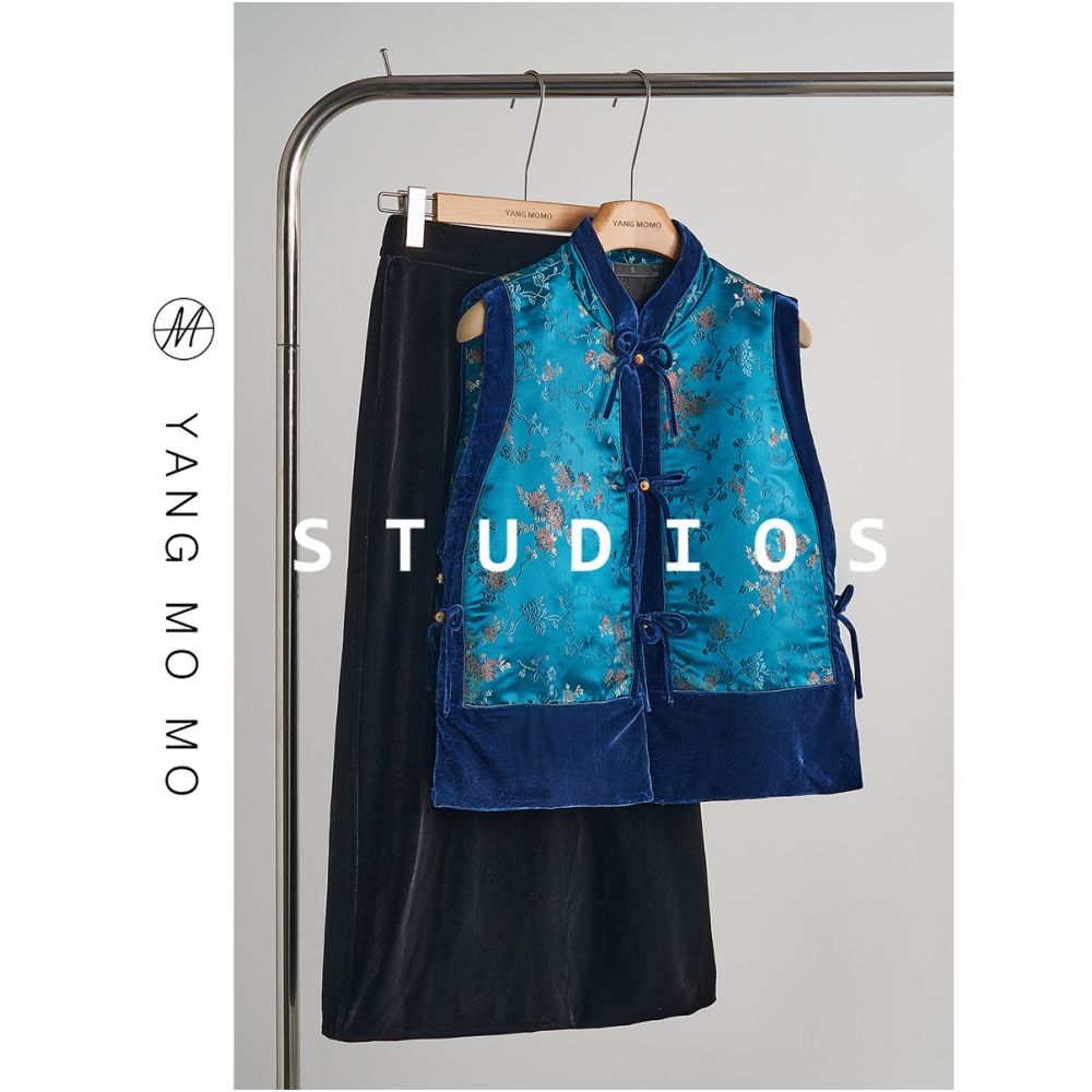 Autumn outfit with a set of new Chinese style velvet vest half skirt set 2025 autumn retro women s clothing image 0