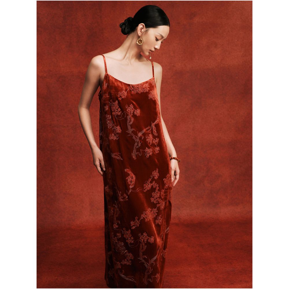 Nian Twelve will drink embroider silk velvet suspender skirt new Chinese style loose temperament Chinese red dress image 2