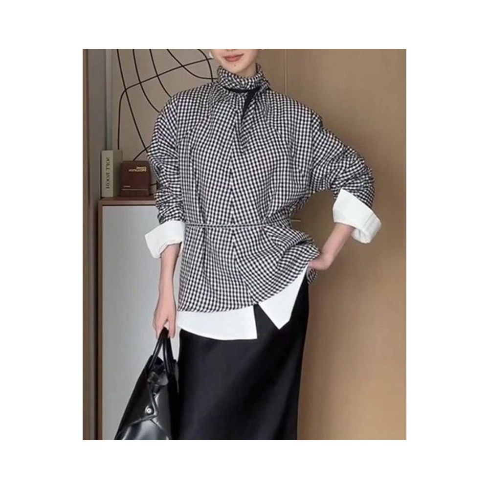 Withdrawal of cabinet women s clothing 2025 autumn new fashion design sense super beautiful black and white checkered lapel long sleeved shirt women s clothing image 0