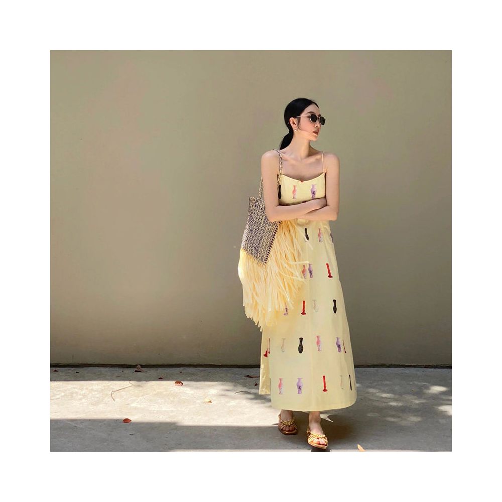 2024 Summer New Retro French Printed Dress with High Grade Western Style and Bareback Strap Design image 2