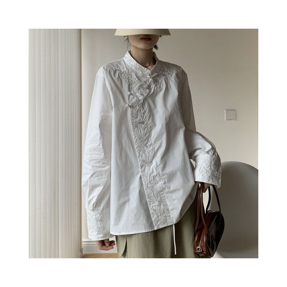 Ao Kiss 2026 Spring New Chinese style stand up collar button heavy embroidery flower shirt Chinese style high end pearl button top image 0