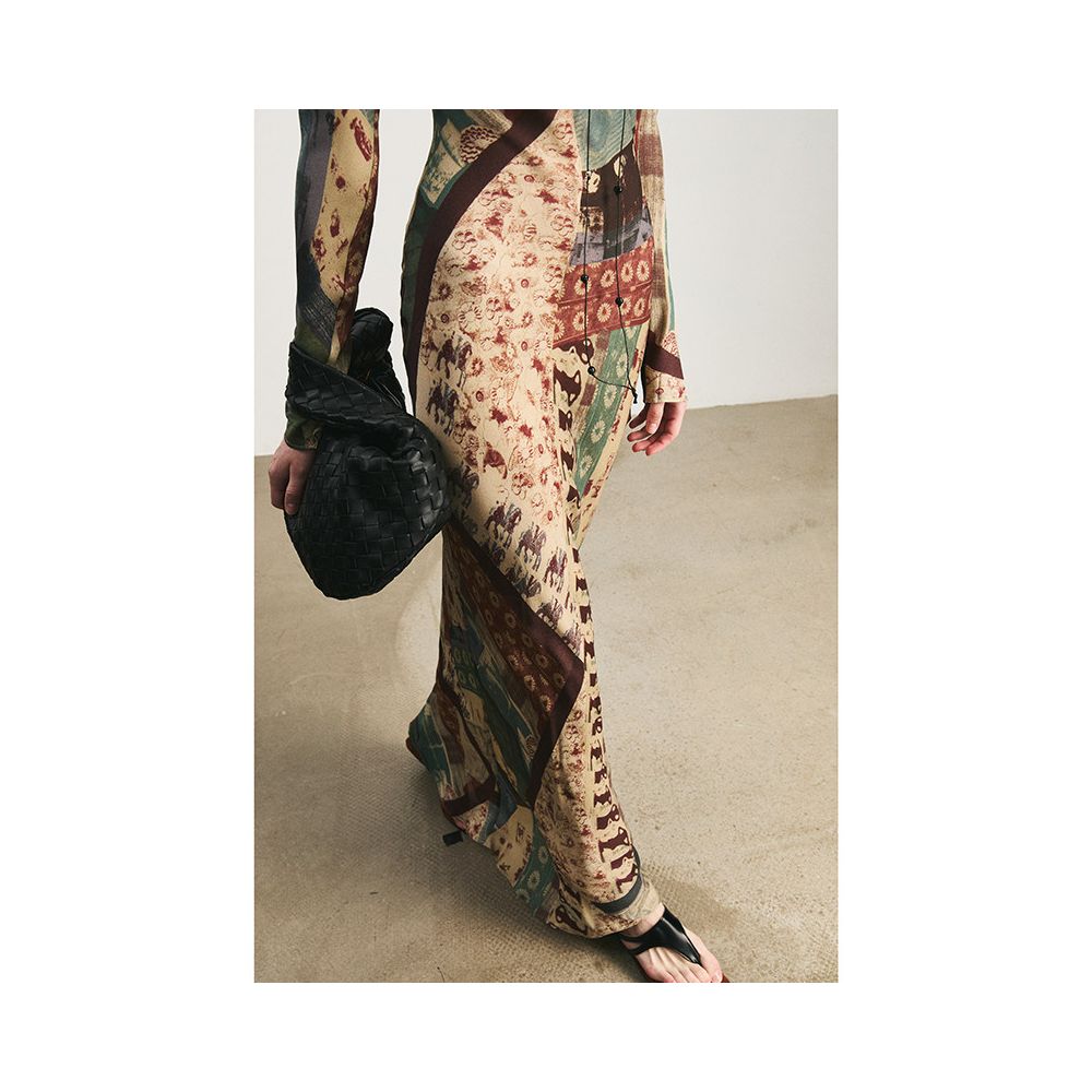 Differentiate from the market version with a 100 vintage silk style deep V waist mulberry silk printed dress and vacation long skirt image 3