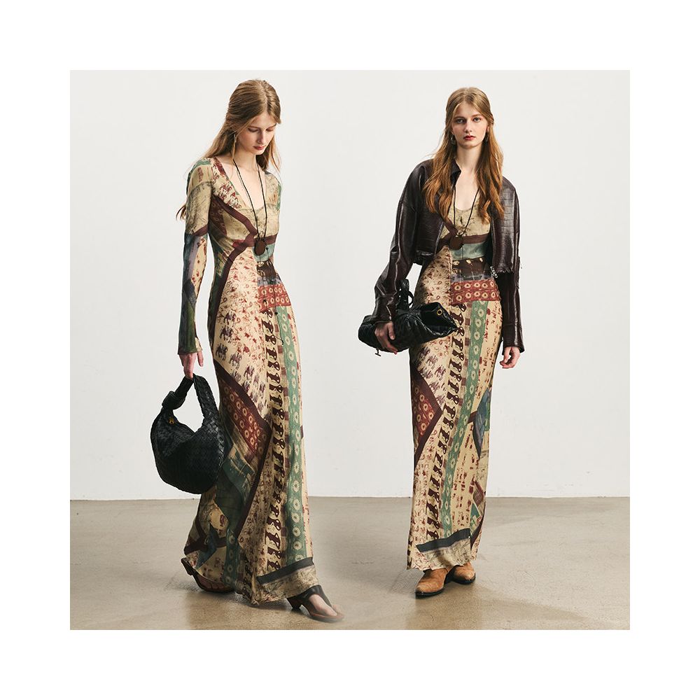 Differentiate from the market version with a 100 vintage silk style deep V waist mulberry silk printed dress and vacation long skirt image 0