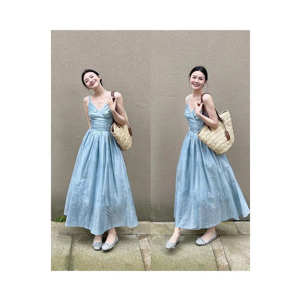 Tea break waist cinching slimming pleated V neck camisole dress for women 2025 summer French high end blue dress image 1