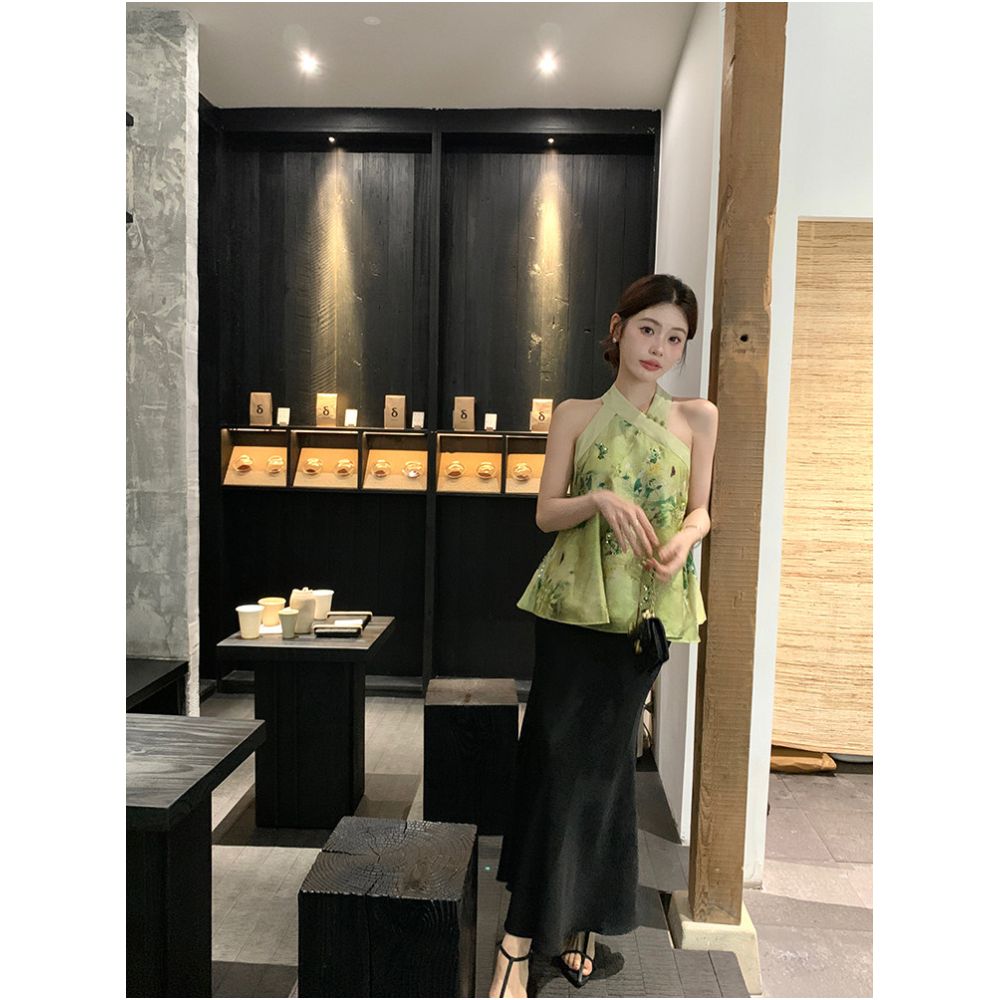 Syeee Nanting Qiancao Heavy Embroidery Sequined Green Halter Neck New Chinese Style Top for Women Summer Elegance and Versatile image 1