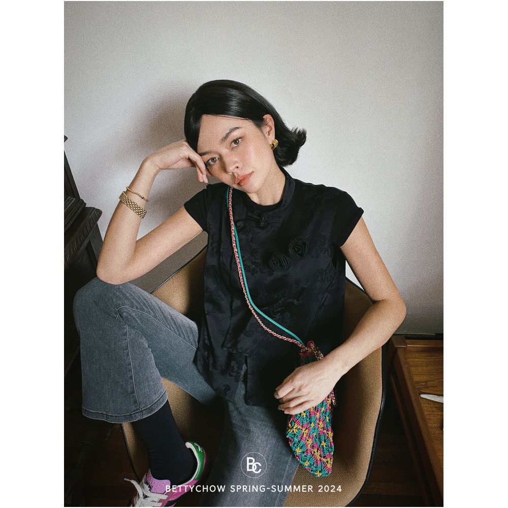 Bettychow Silk Shoulder Wrapped Rose Brooch Chinese Style Vest in Blue and Black Elegant Chinese Style Top image 3