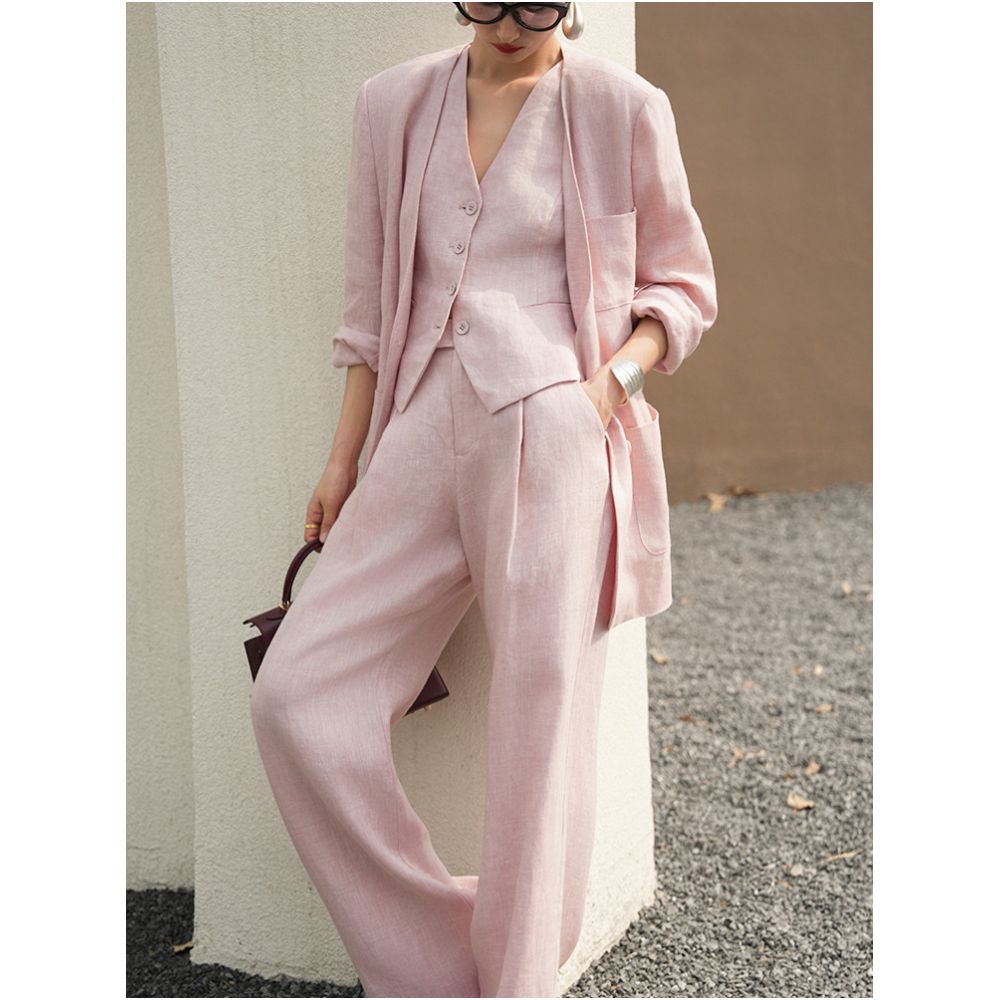 LemonChen s romantic and intellectual style features a low saturation pink European linen suit vest shorts and wide leg pants image 1