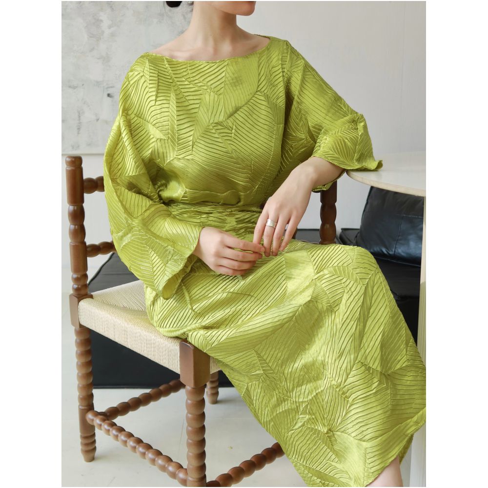 TAORAN Women s Round Neck Green Dress Long Sleeve Tie Waist Fitted Midi Dress Elegant and Luxurious Dress image 2