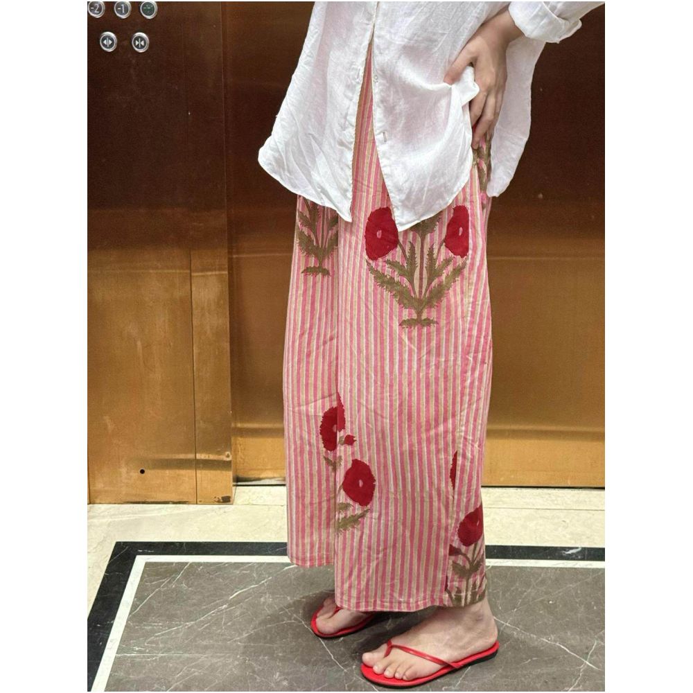 Early autumn relaxed and casual style retro pastoral vacation look lightweight floral print striped wide leg pants for women image 2