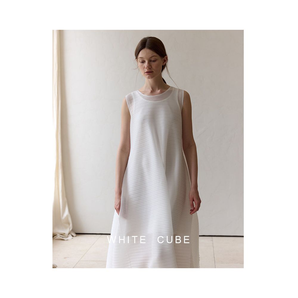 Whitecube2025 Three House Style Elegant Folded Round Neck Sleeveless jumpsuit Dress Long Skirt Women s Summer image 4