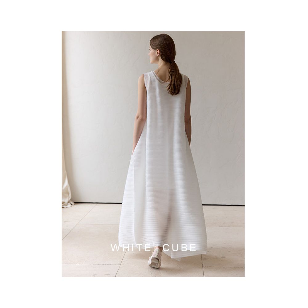 Whitecube2025 Three House Style Elegant Folded Round Neck Sleeveless jumpsuit Dress Long Skirt Women s Summer image 5