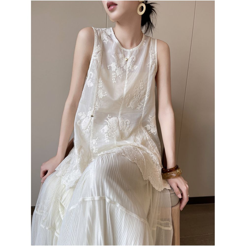 PINKEEN Off white Round Neck Sleeveless Jacquard Top for Women Summer 2026 New Style Elegant Chinese Style Top image 0