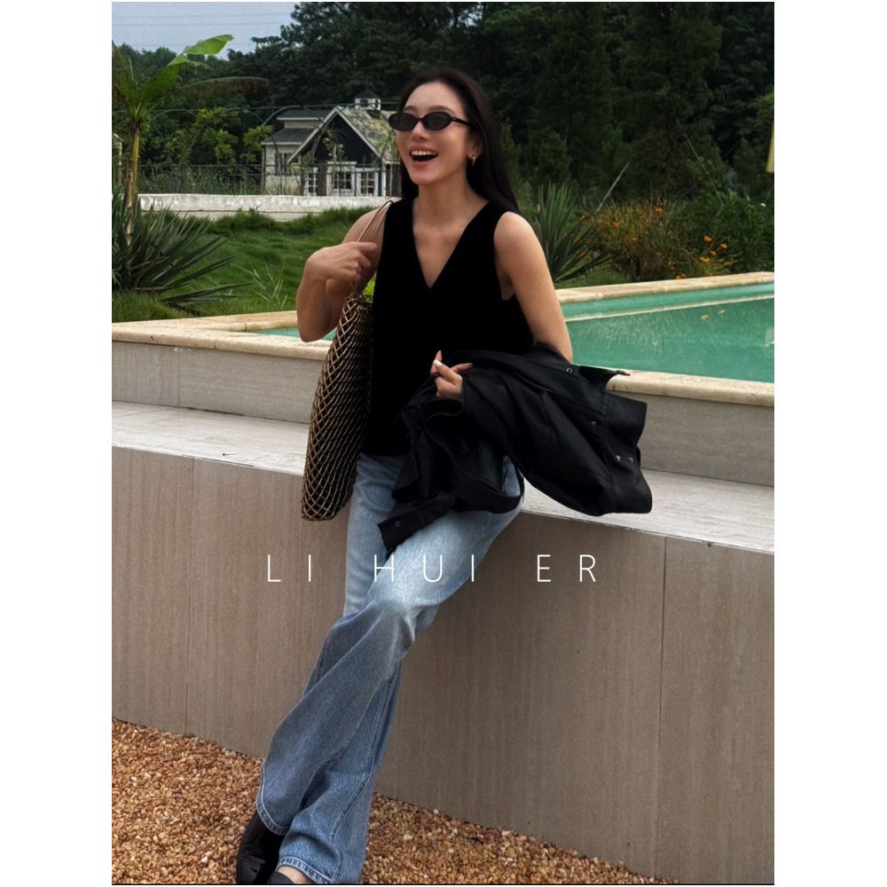 LiHuiEr Passing Through the World Black Velvet V Neck Vest for Women Autumn Style Mature and Niche Sleeveless Top image 2