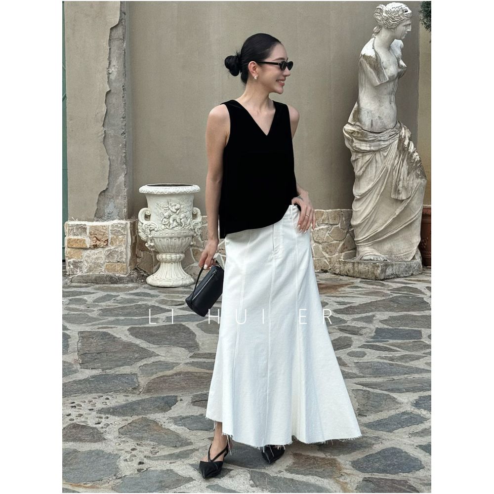 LiHuiEr Passing Through the World Black Velvet V Neck Vest for Women Autumn Style Mature and Niche Sleeveless Top image 4
