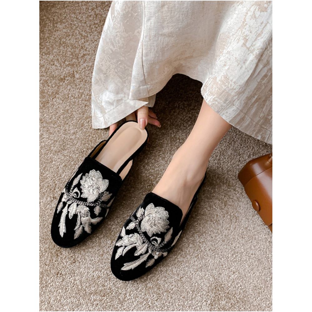 Italian MoneLinda Chinese Style Embroidered Closed Toe Half Slip On New Chinese Style Low Heel Sandals image 0