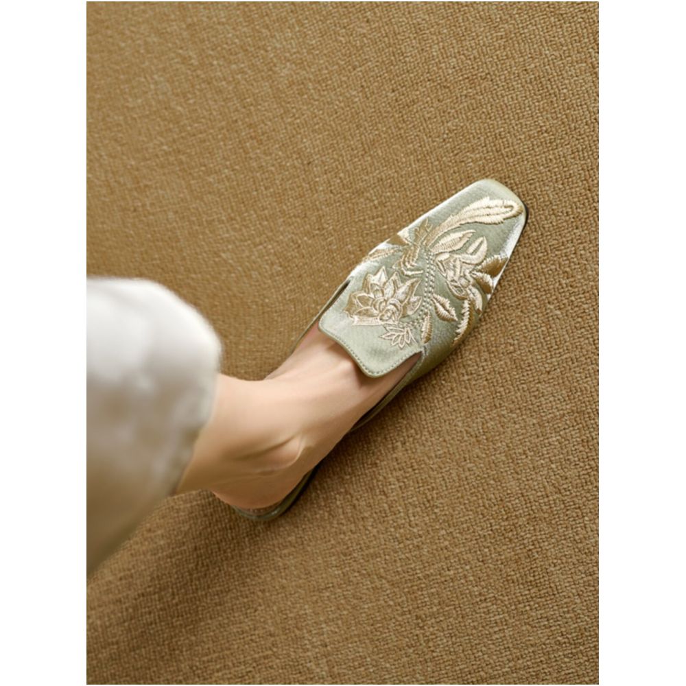Corso Venezia Italian style New Chinese embroidered closed toe slippers elegant flat sandals with a Chinese aesthetic image 2