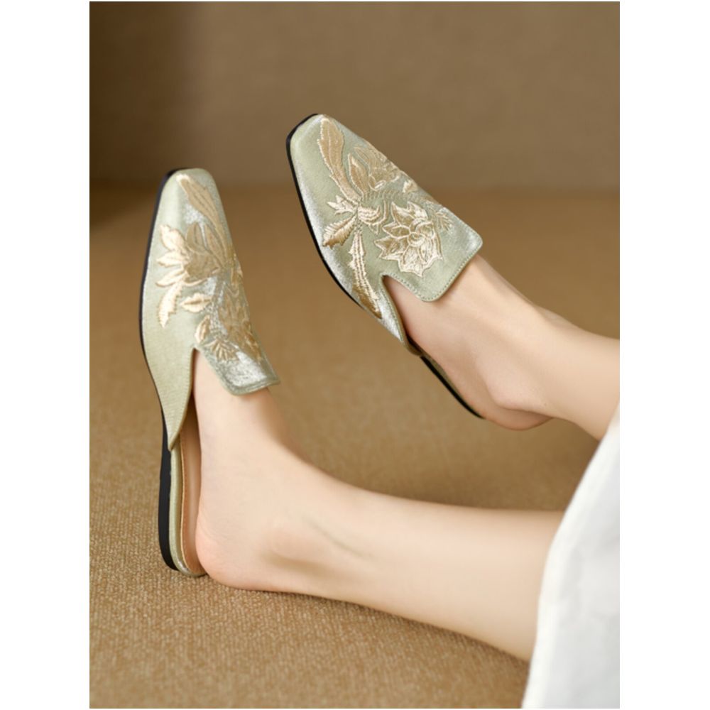 Corso Venezia Italian style New Chinese embroidered closed toe slippers elegant flat sandals with a Chinese aesthetic image 4