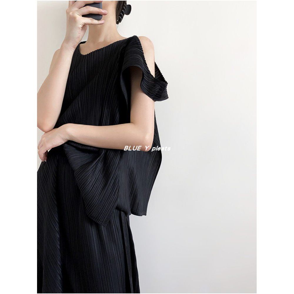 Versatile and slimming two ways to wear asymmetrical faux two piece sleeveless slit slimming loose fitting three panel pleated vest image 2