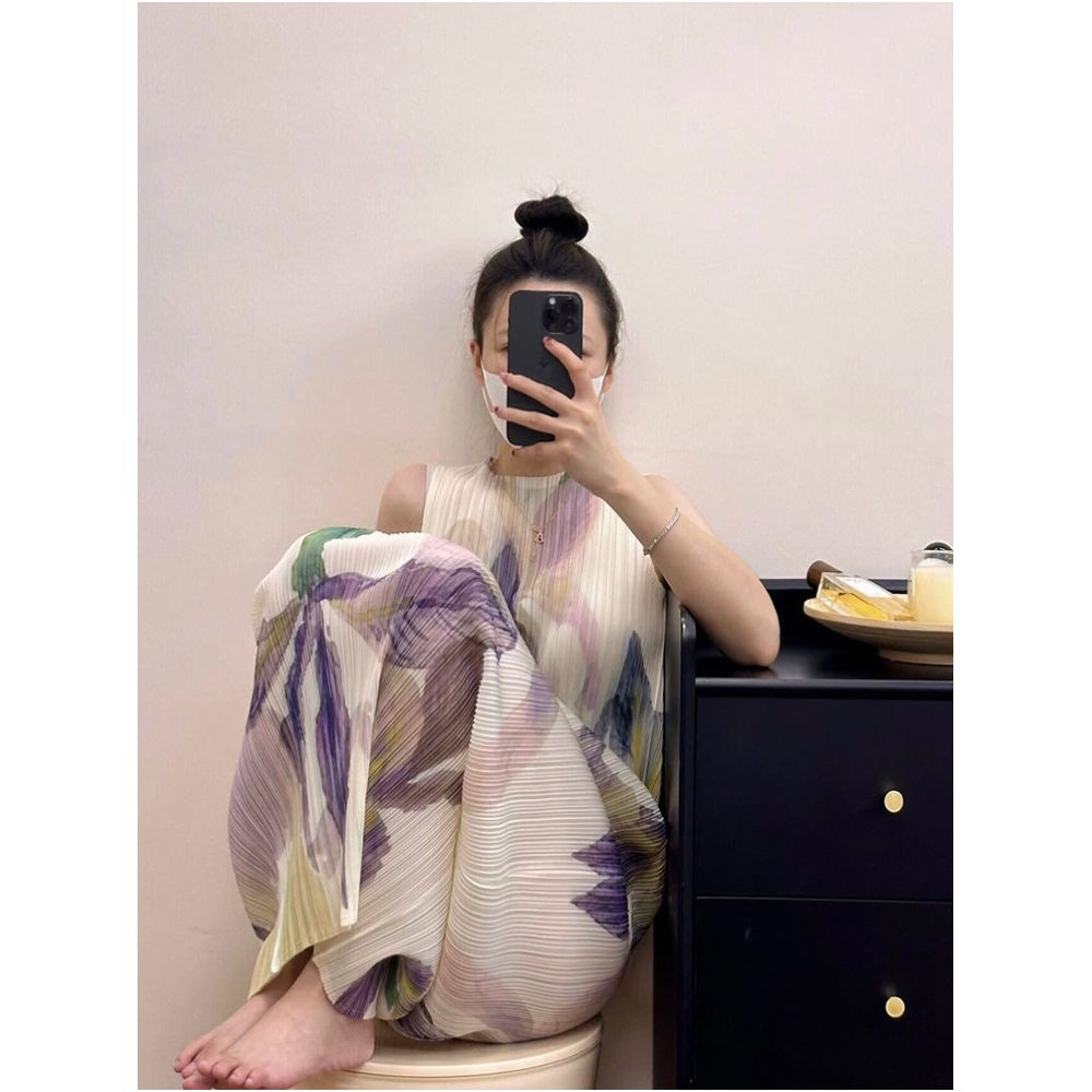 Casual printed vest dress dopamine inducing outfit French chic oil painting style white sleeveless pleated dress for women summer image 1
