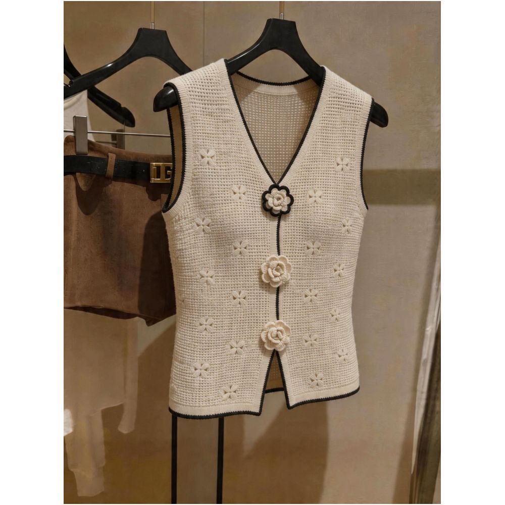 Lazy and sweet V neck vest with 3D floral knit women s summer sleeveless waist cinching design youthful and flattering top image 2