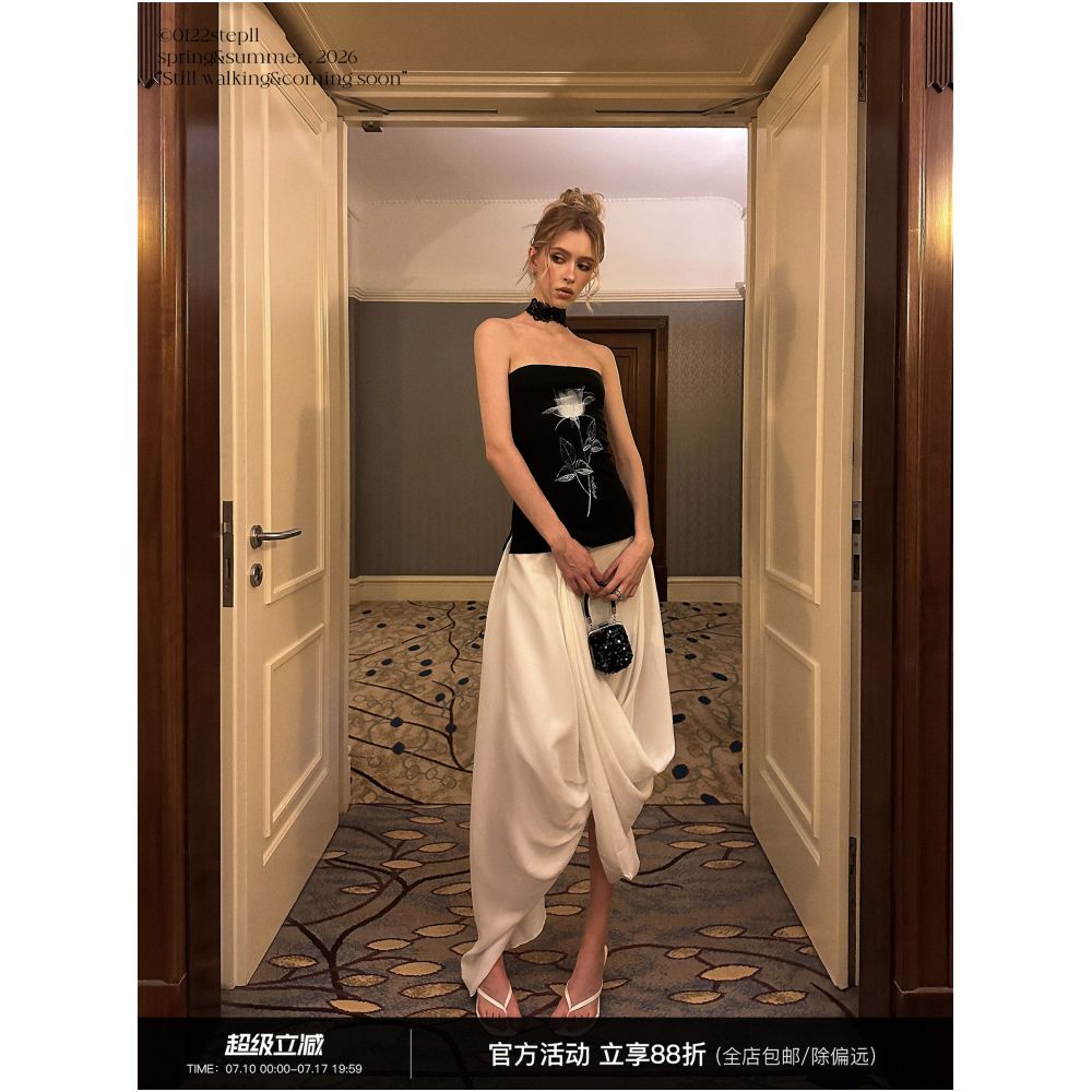 0122stepll Deconstructed Artist White Low Waisted Midi Skirt for Summer Niche Design Irregular Long Skirt image 0