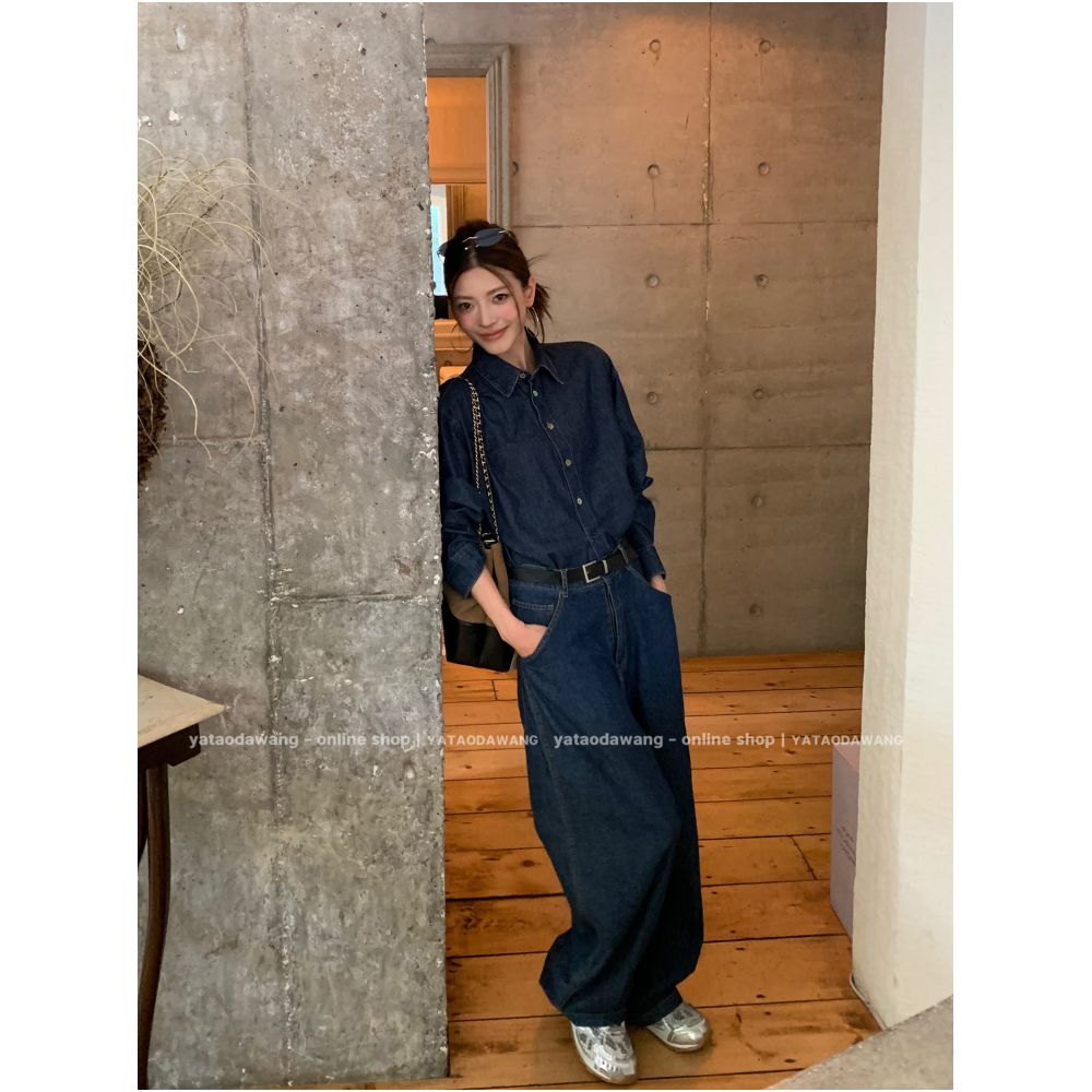 Big braced dog Korean girl Margiela wearing this denim outfit every day gives off a Korean vibe image 0