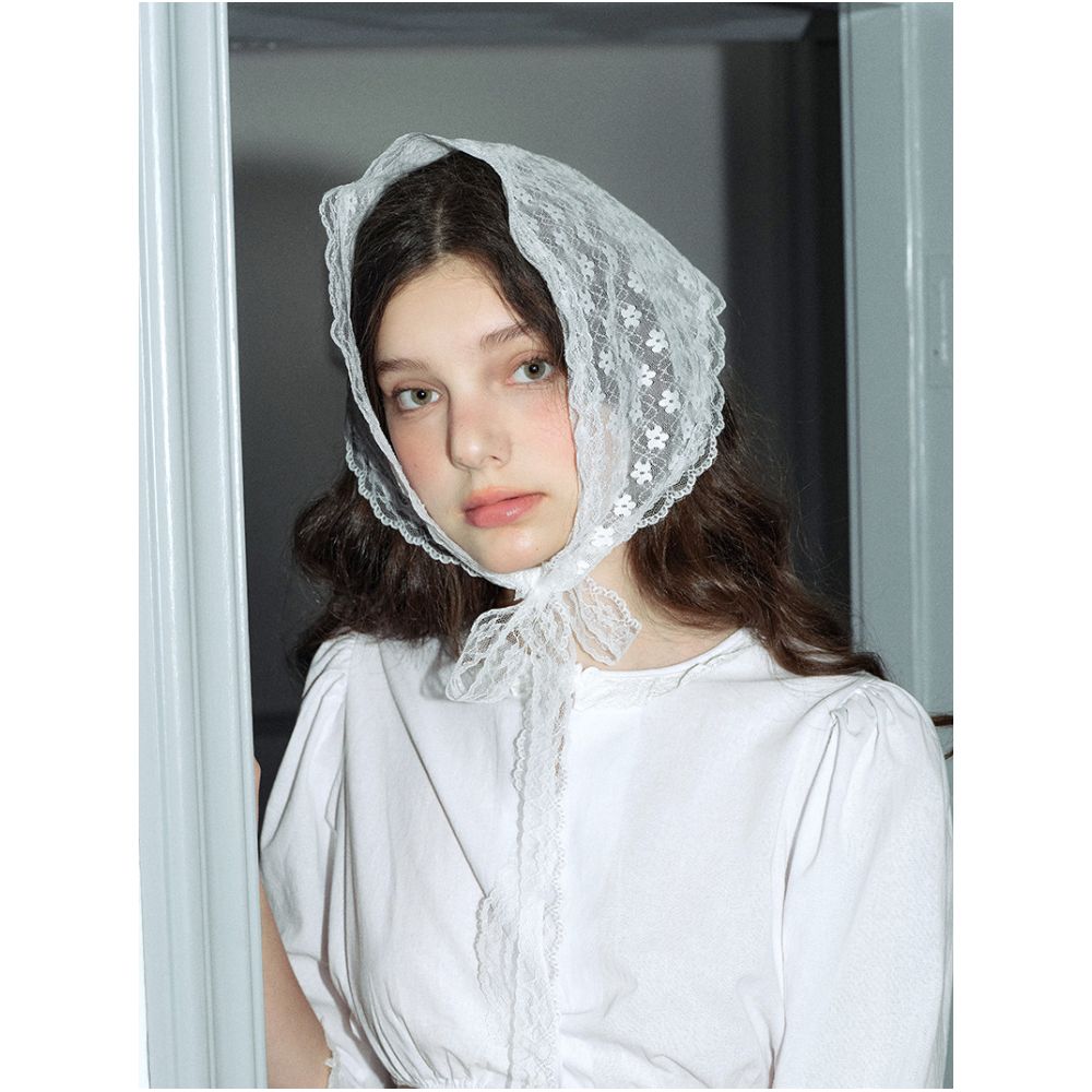 Zheng Baiwan Floral Lace Headscarf for Women Spring French Style Headband High End Cute Photogenic Triangle Scarf Thin and Trendy image 2