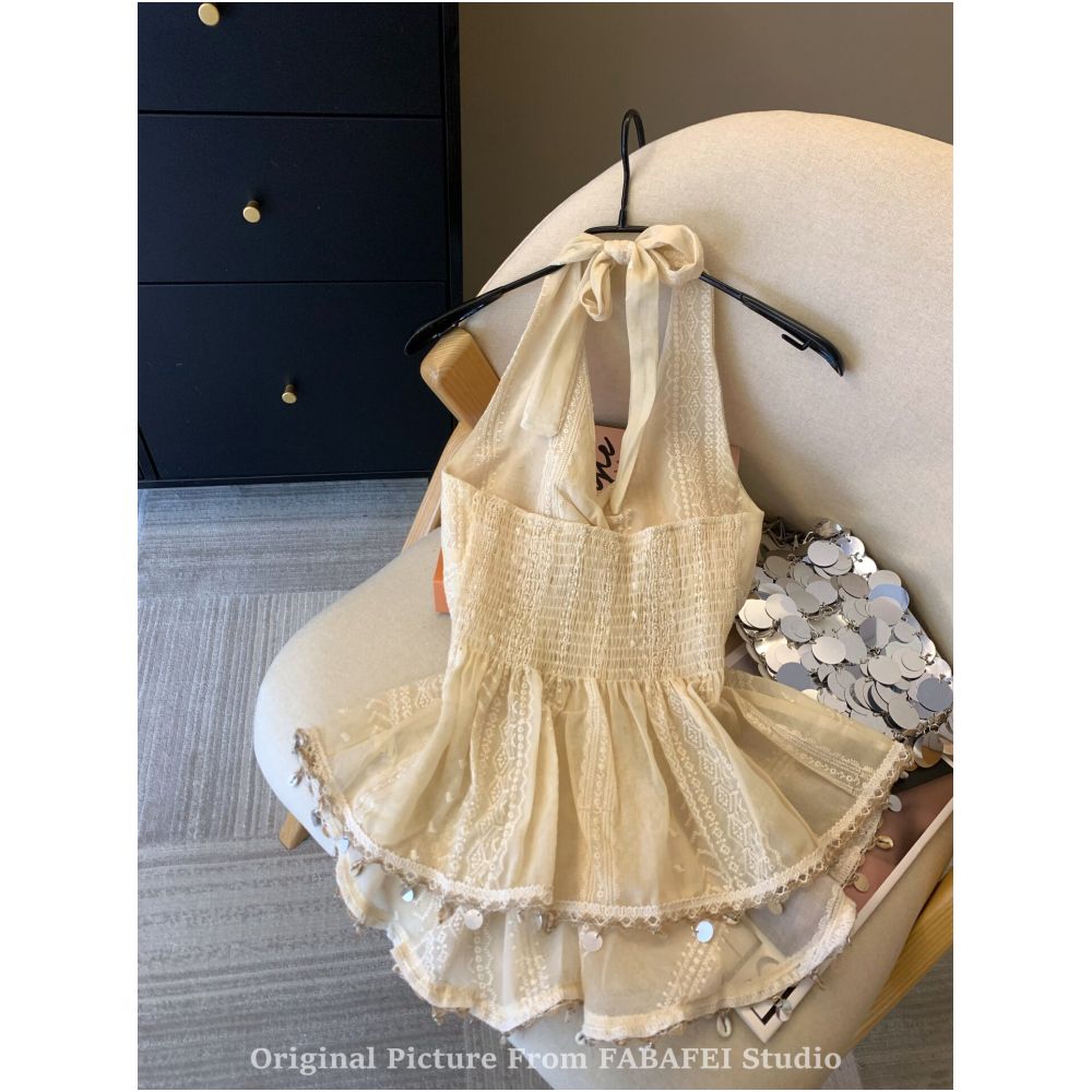 This must have item is a personal favorite A sexy summer new style V neck halter neck halter top with a cinched waist image 4