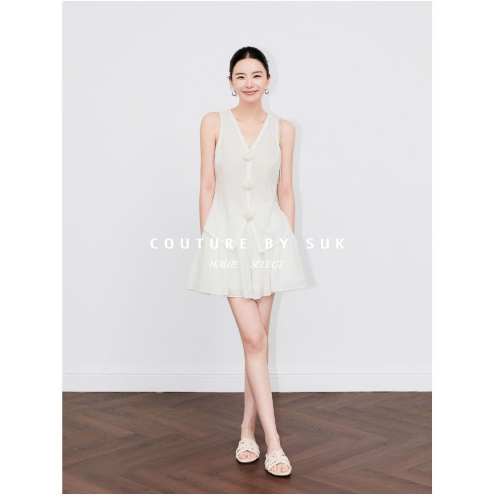 SUK Qionghua Nongying French V neck floral shirt for women white top high waisted short skirt and pants set image 0