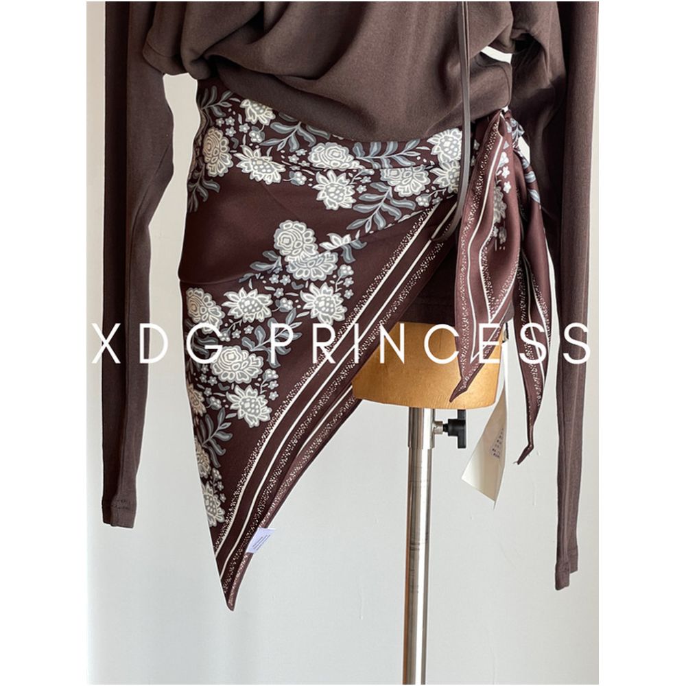 Limited quantities of original export items from South Korea Retro old money style fashionable silk scarves printed triangular scarves butt curtains layered accessories image 0
