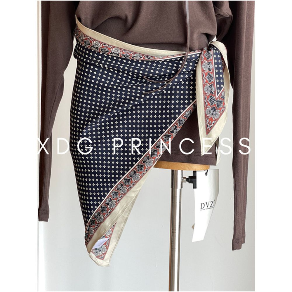 Limited quantities of original export items from South Korea Retro old money style fashionable silk scarves printed triangular scarves butt curtains layered accessories image 2
