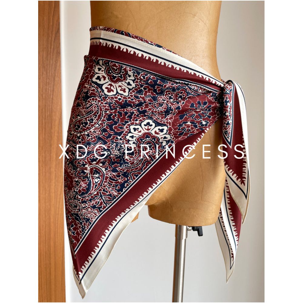 Limited quantities of original export items from South Korea Retro old money style fashionable silk scarves printed triangular scarves butt curtains layered accessories image 3