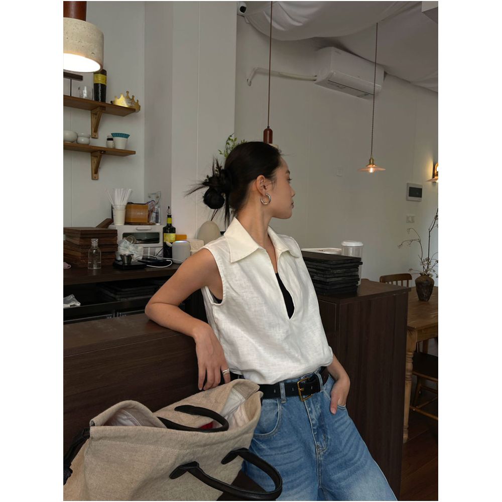 PURITY YH Niche Minimalist White Design with Deep V Neck Polo Collar Stylish and High End Sleeveless Vest for Women image 0